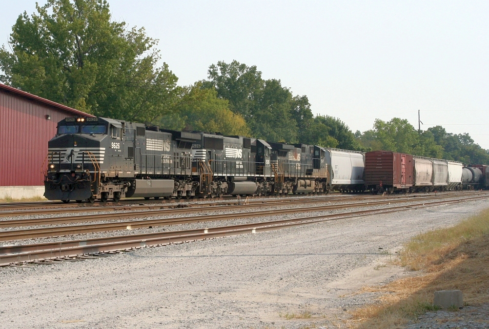 NS SB freight